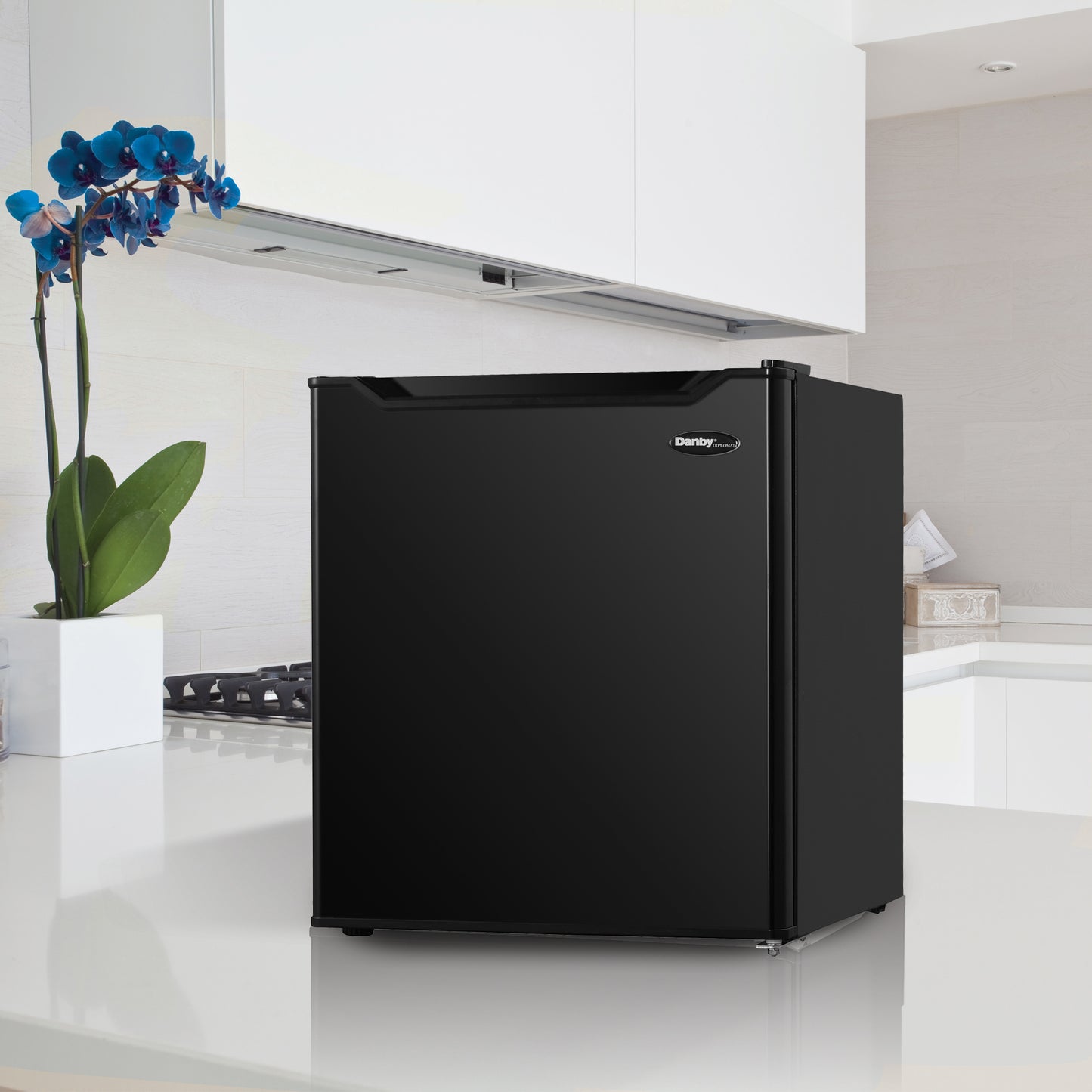 Danby 1.6 cu. ft. Compact Fridge in Black - DAR016B1BM-6